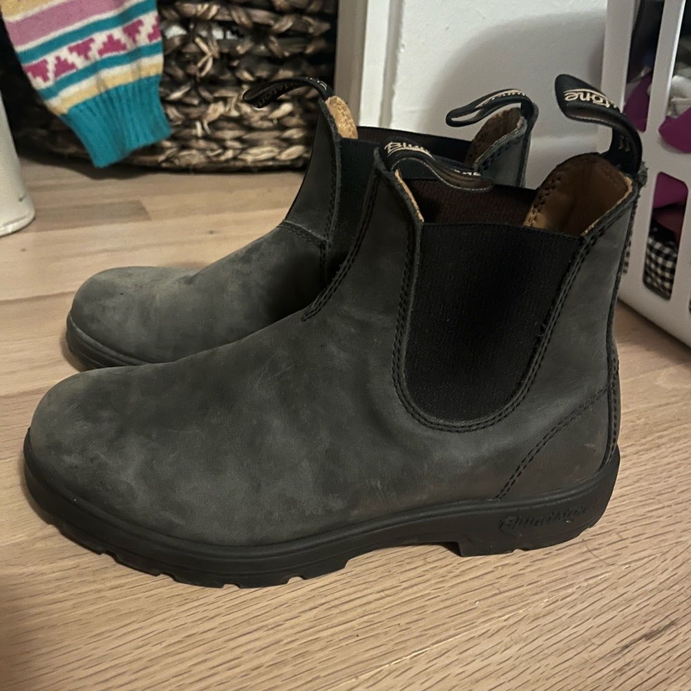 Blundestone size 7.5-8 gray leather womens boots